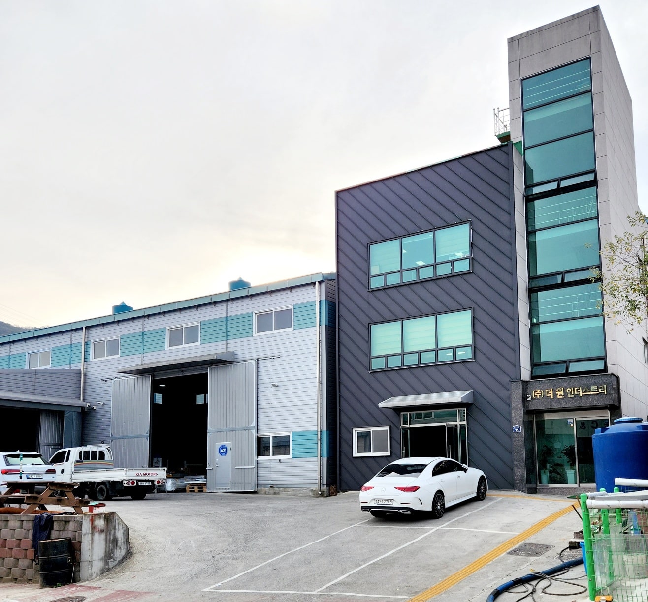 더원 인더스트리 회사의 입구 사진